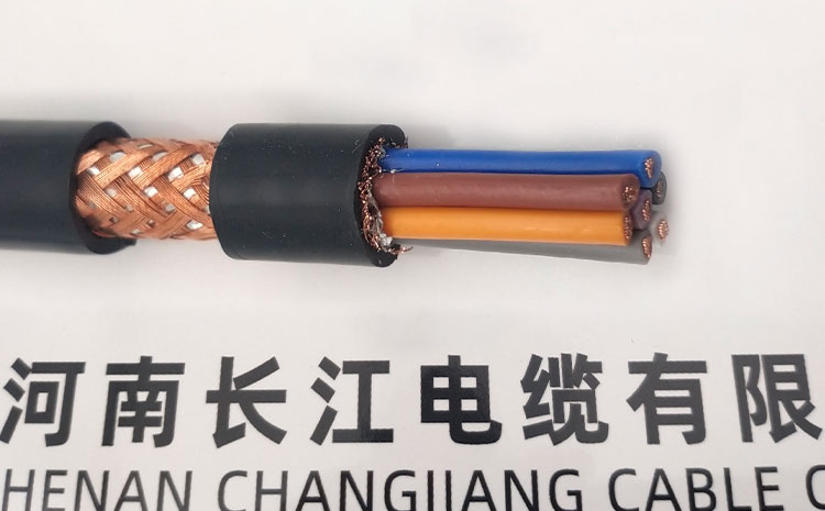 河(hé)南長江電纜是專業控制電纜廠(chǎng)家，發展至今已有20多年曆史。産品系列包括RVV護套線、RVVP屏蔽線、KVV控制電纜、KVVP屏蔽控制電纜、KVVR控制軟電纜、KVVRP屏蔽控制軟電纜、RVS雙絞線、RVSP屏蔽絞線、DJYPVP計(jì)算(suàn)機電纜等。